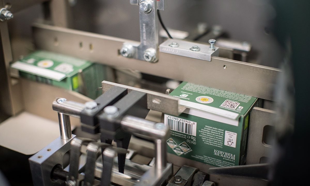 immagine Filiera delle erbe officinali - confezionamento delle erbe officinali - le stagioni in tavola